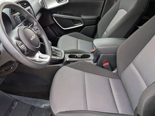 Used 2025 Kia Soul LX w/ LX Technology Package image 12