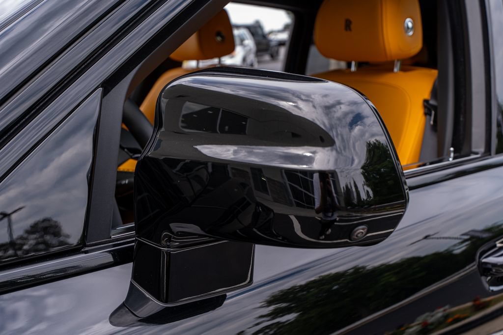 Used 2025 Rolls-Royce Cullinan AWD/4WD image 36