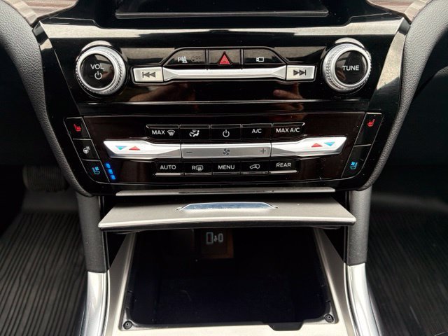 Used 2022 Ford Explorer Limited AWD/4WD image 32