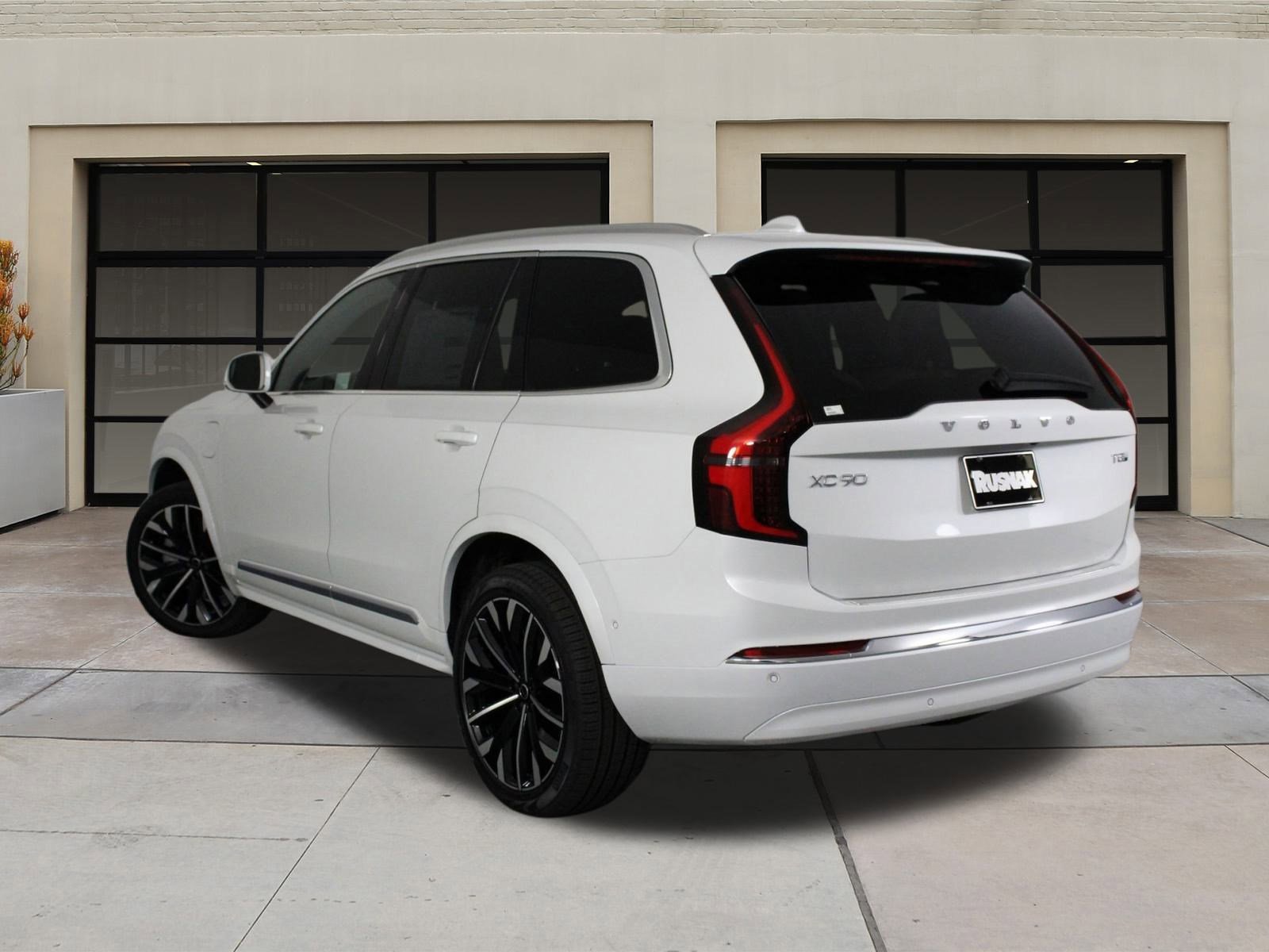 New 2026 Volvo XC90 T8 Plus image 3