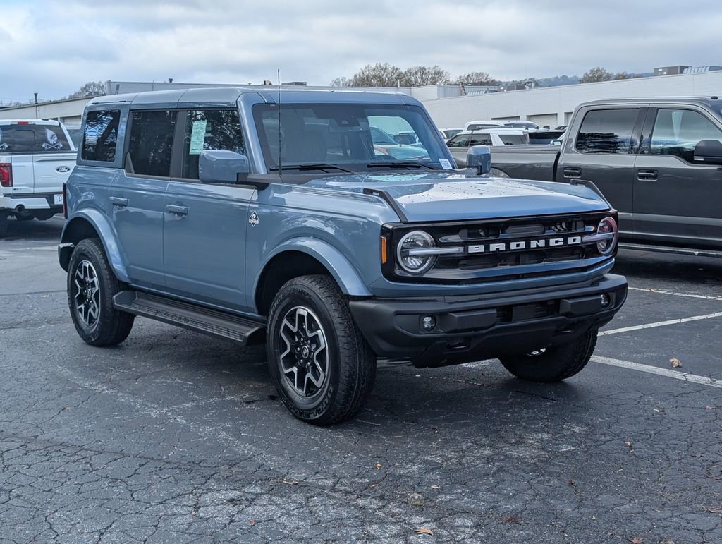 New 2025 Ford Bronco Outer Banks image 2