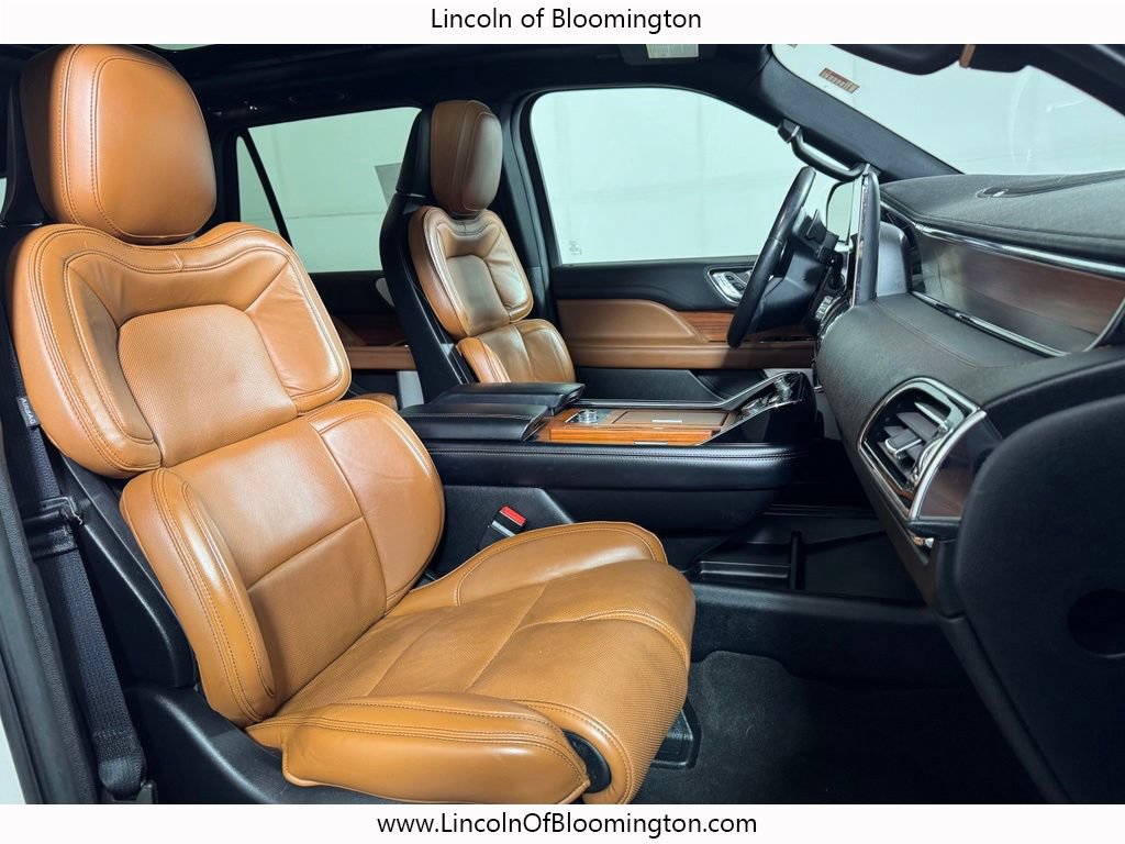 Certified 2019 Lincoln Navigator Reserve AWD/4WD image 10