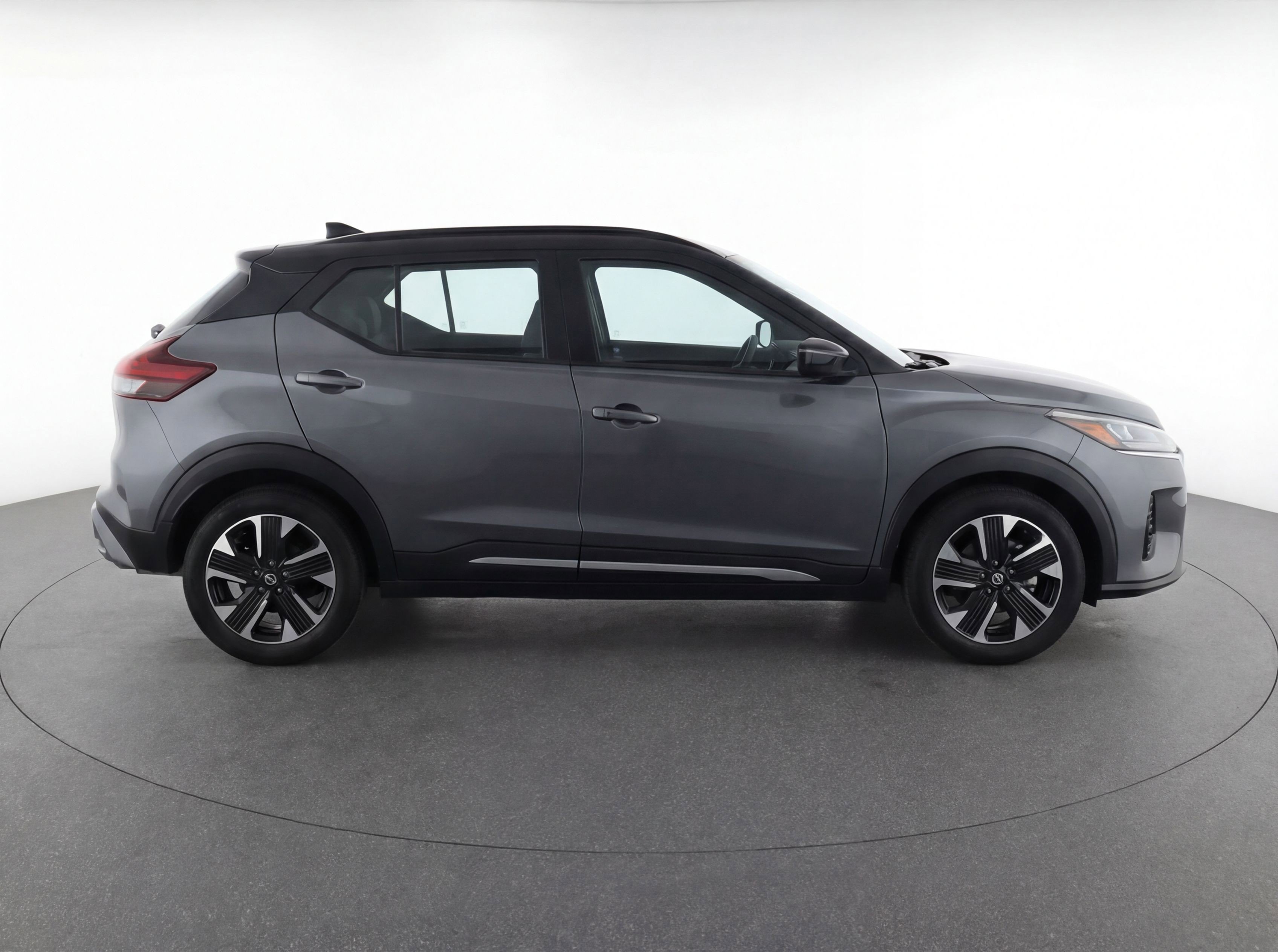 Used 2025 Nissan Kicks SV image 11