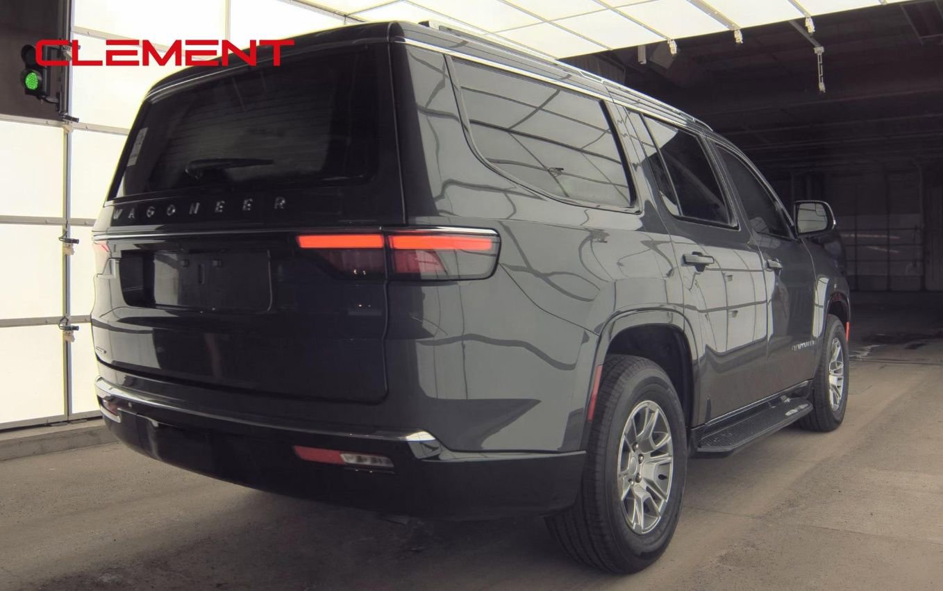 Used 2023 Jeep Wagoneer Base image 9