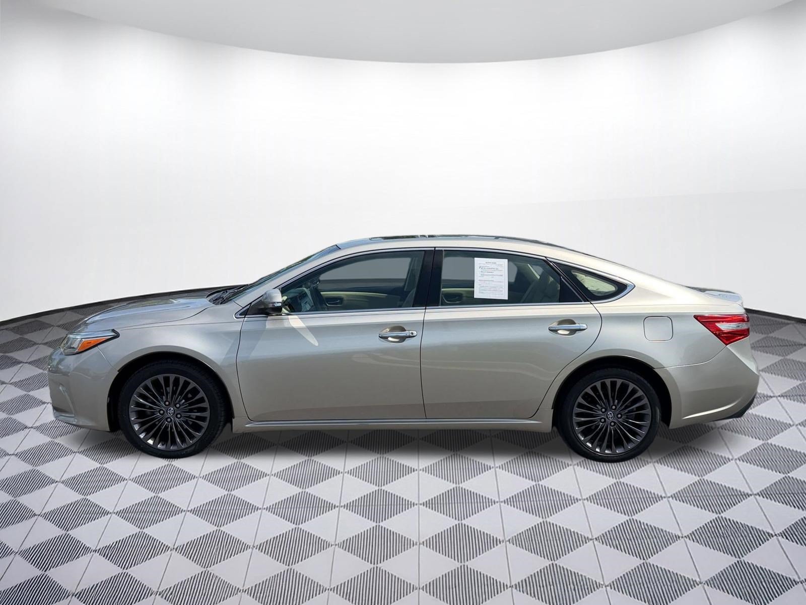 Used 2016 Toyota Avalon Touring FWD image 2