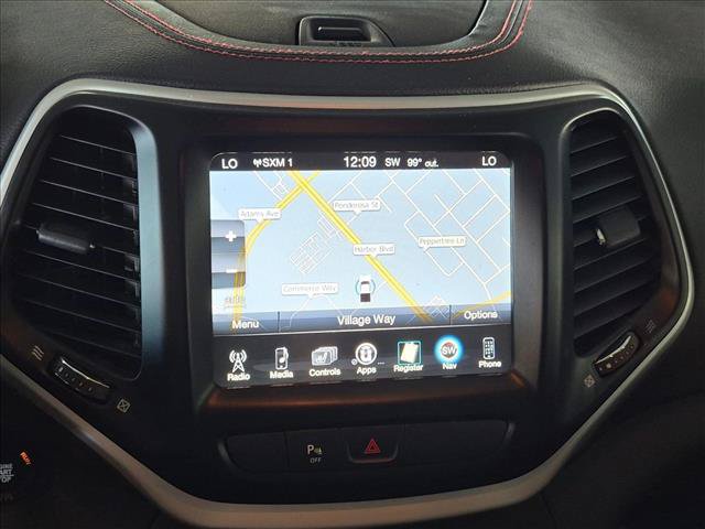 Used 2017 Jeep Cherokee Trailhawk w/ Comfort/Convenience Group AWD/4WD image 13