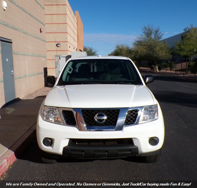 Used 2018 Nissan Frontier SV image 2