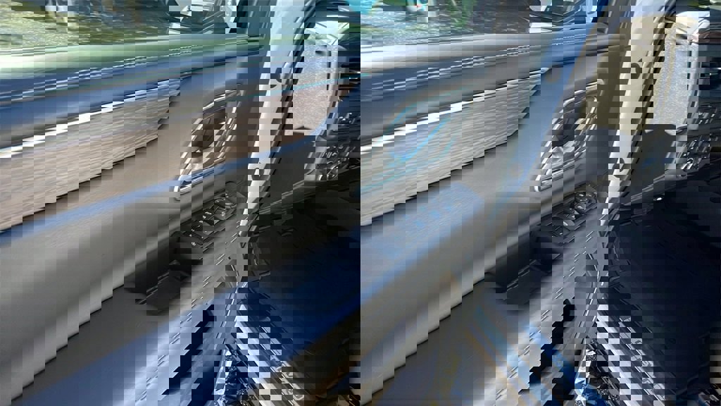 Used 2022 Chevrolet Tahoe Z71 w/ Luxury Package image 12