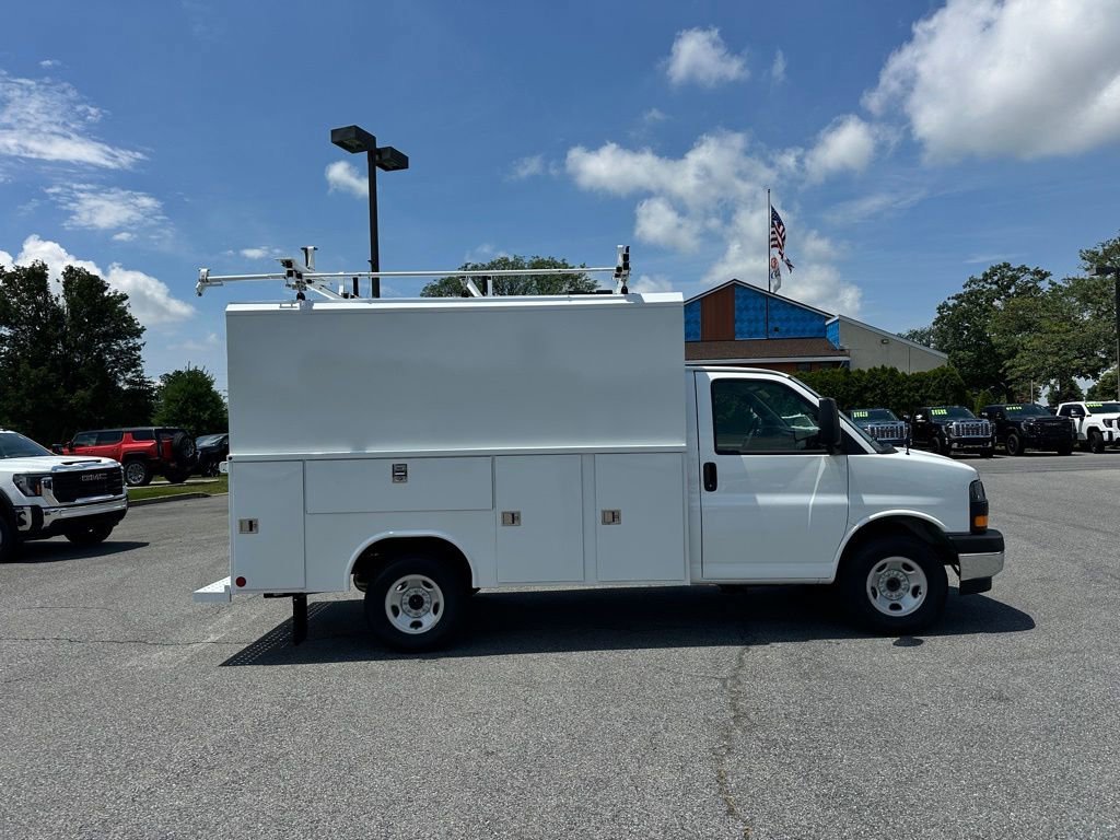 New 2025 GMC Savana 3500 w/ Power Convenience Package RWD video 3