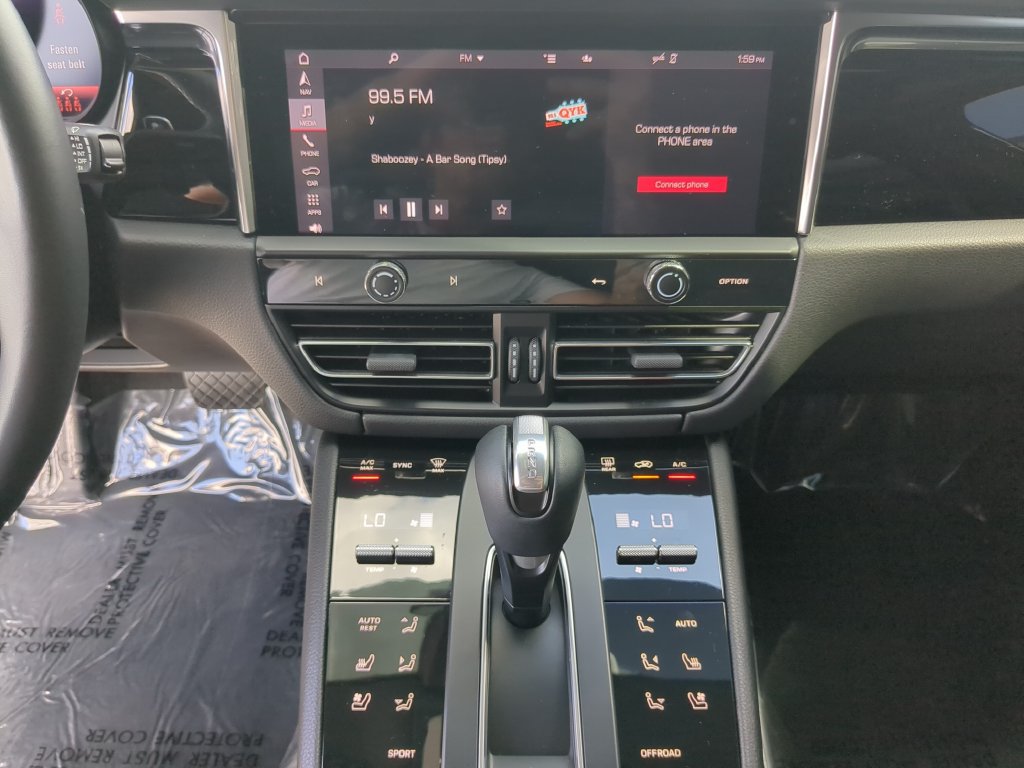 Used 2022 Porsche Macan AWD/4WD image 21
