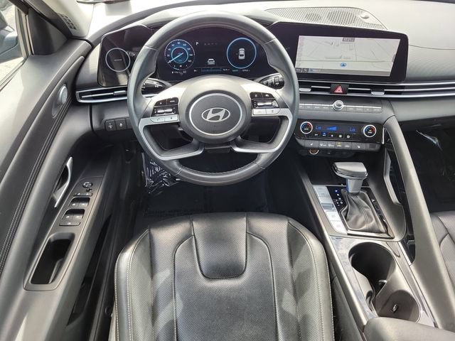 Used 2025 Hyundai Elantra Limited FWD image 17