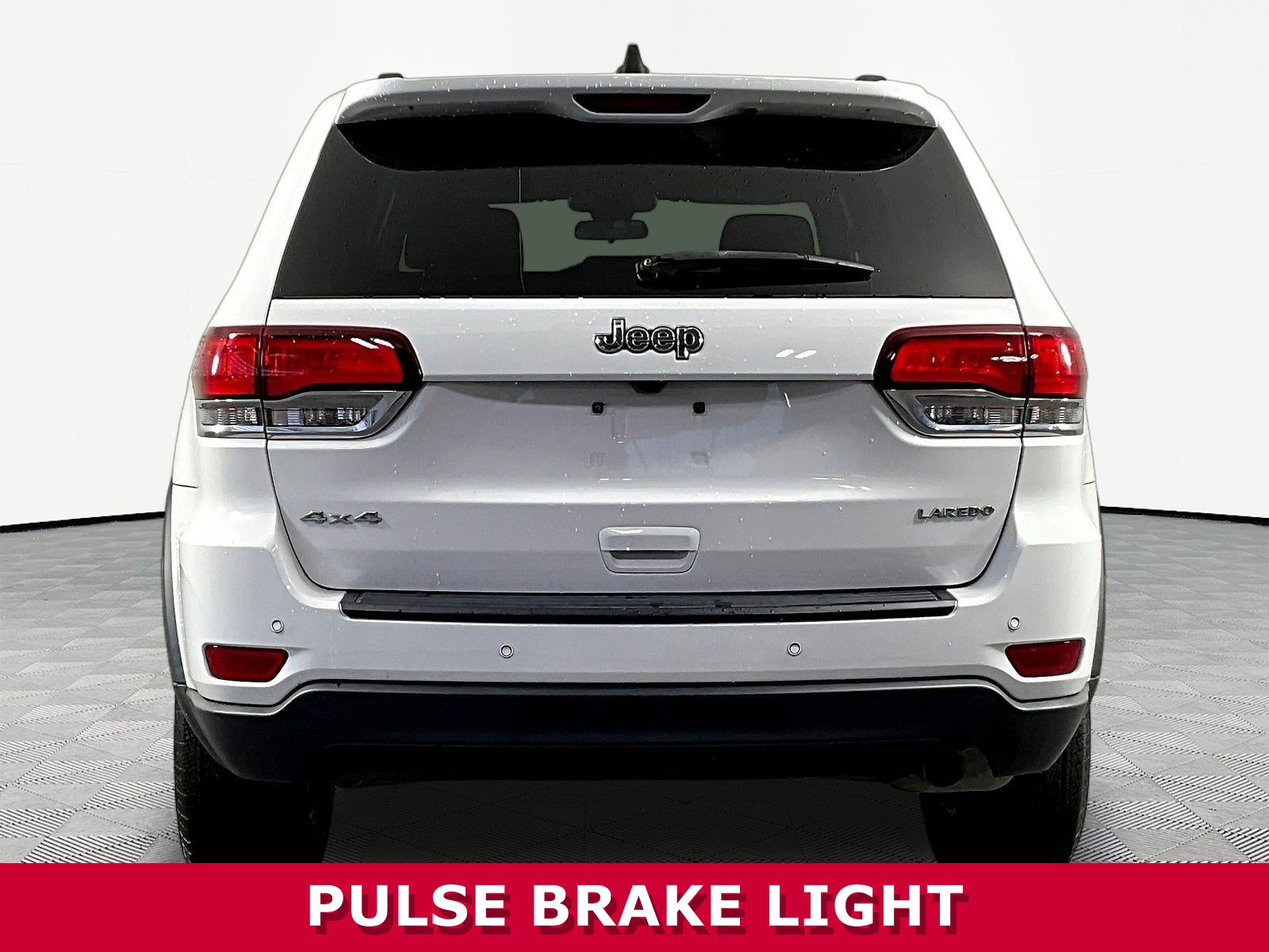 Used 2021 Jeep Grand Cherokee Laredo AWD/4WD image 5