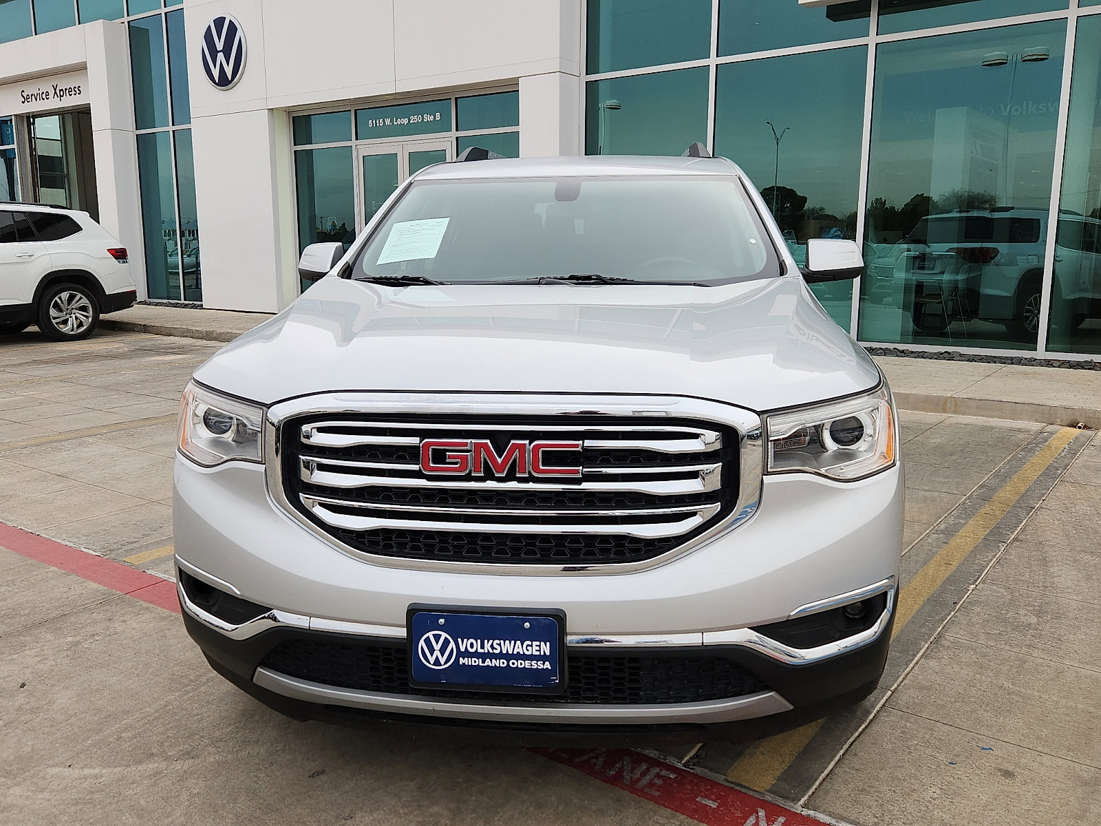 Used 2018 GMC Acadia SLE image 2