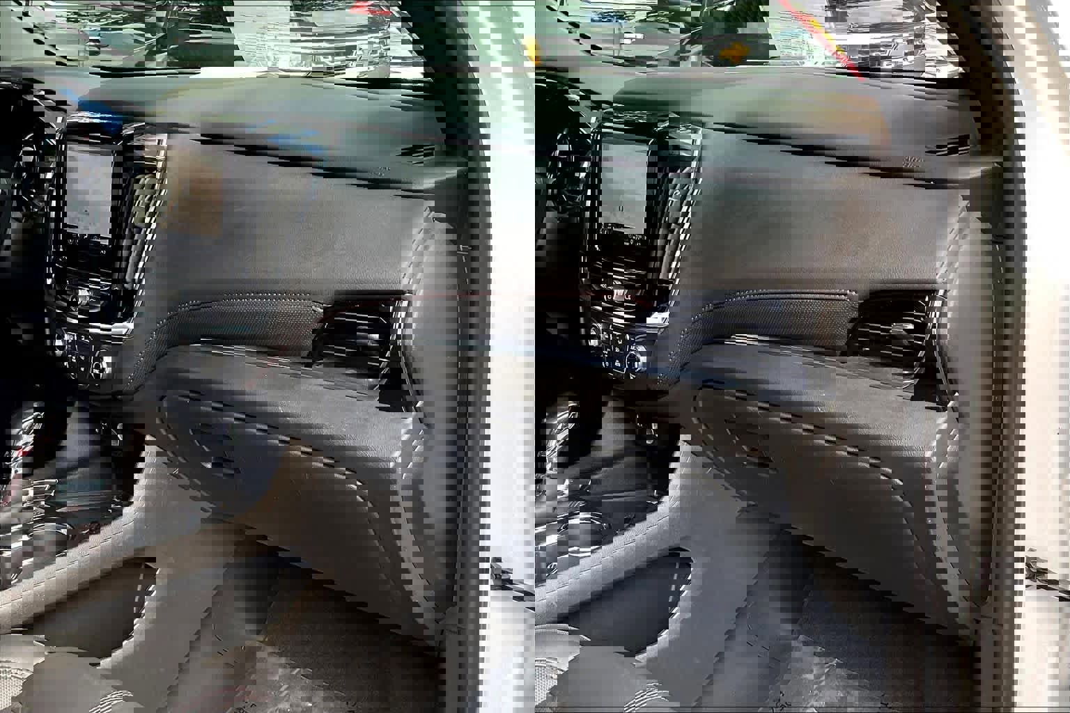 Certified 2023 Chevrolet Traverse RS FWD image 16