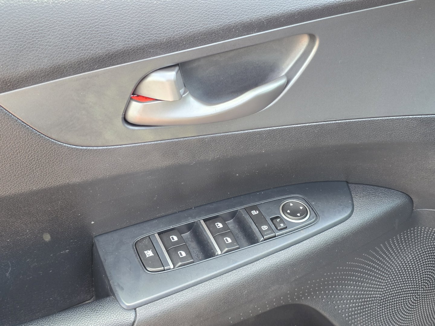 Used 2020 Kia Forte LXS FWD image 29