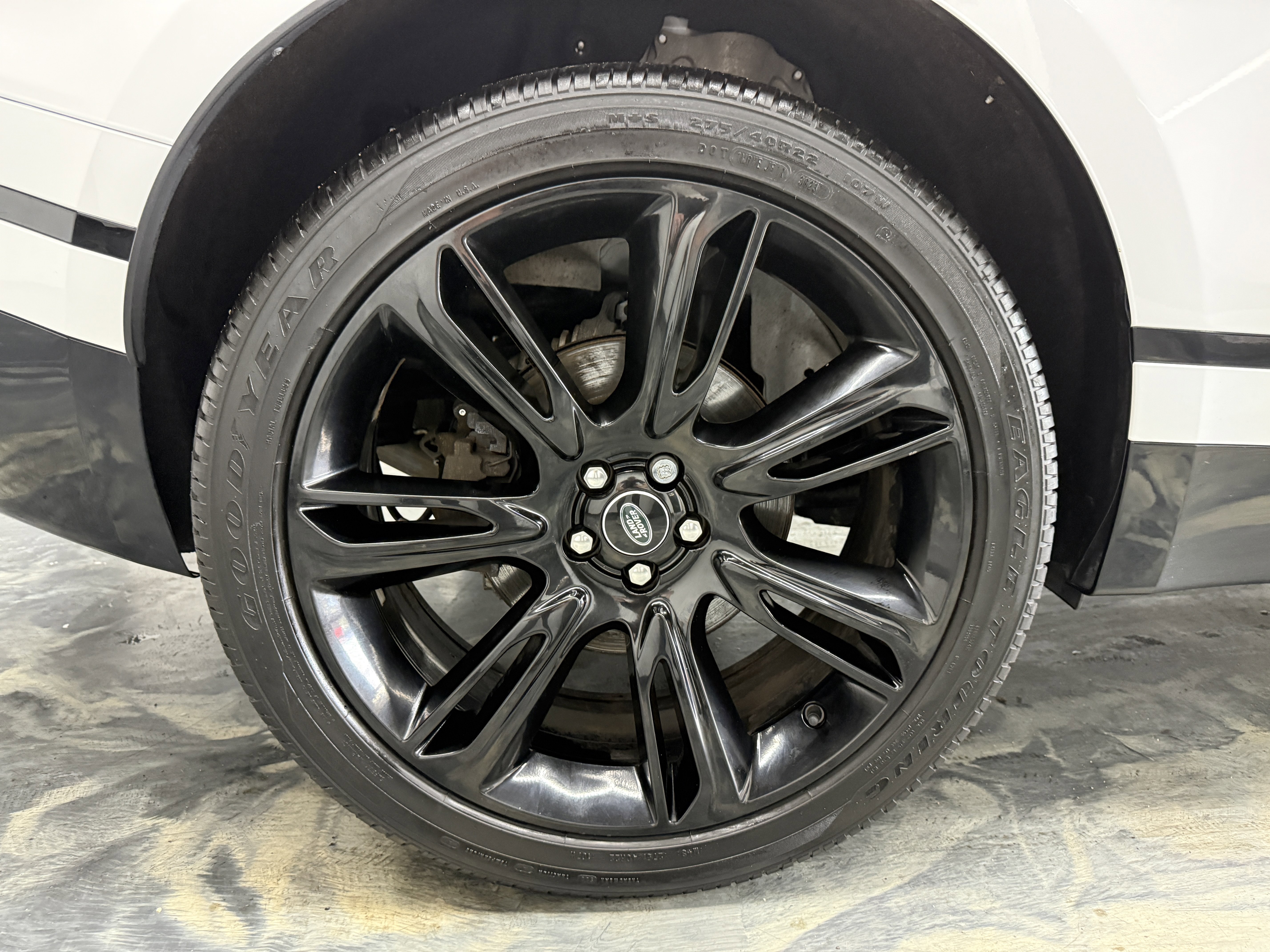 Used 2023 Land Rover Range Rover Velar R-Dynamic S image 33