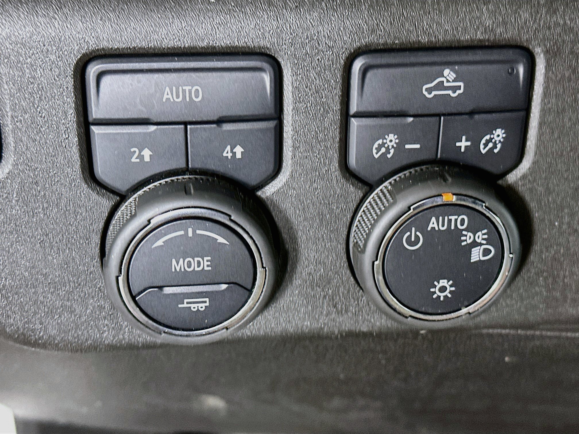 Used 2024 Chevrolet Silverado 1500 LT AWD/4WD image 17