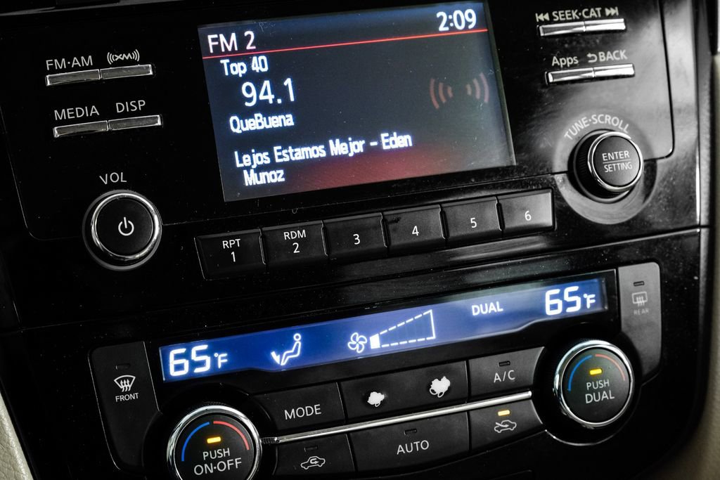 Used 2015 Nissan Rogue SV image 23