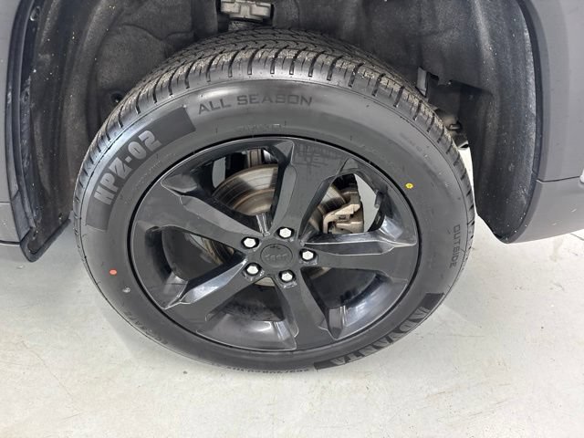 Used 2023 Jeep Grand Cherokee Altitude AWD/4WD image 8