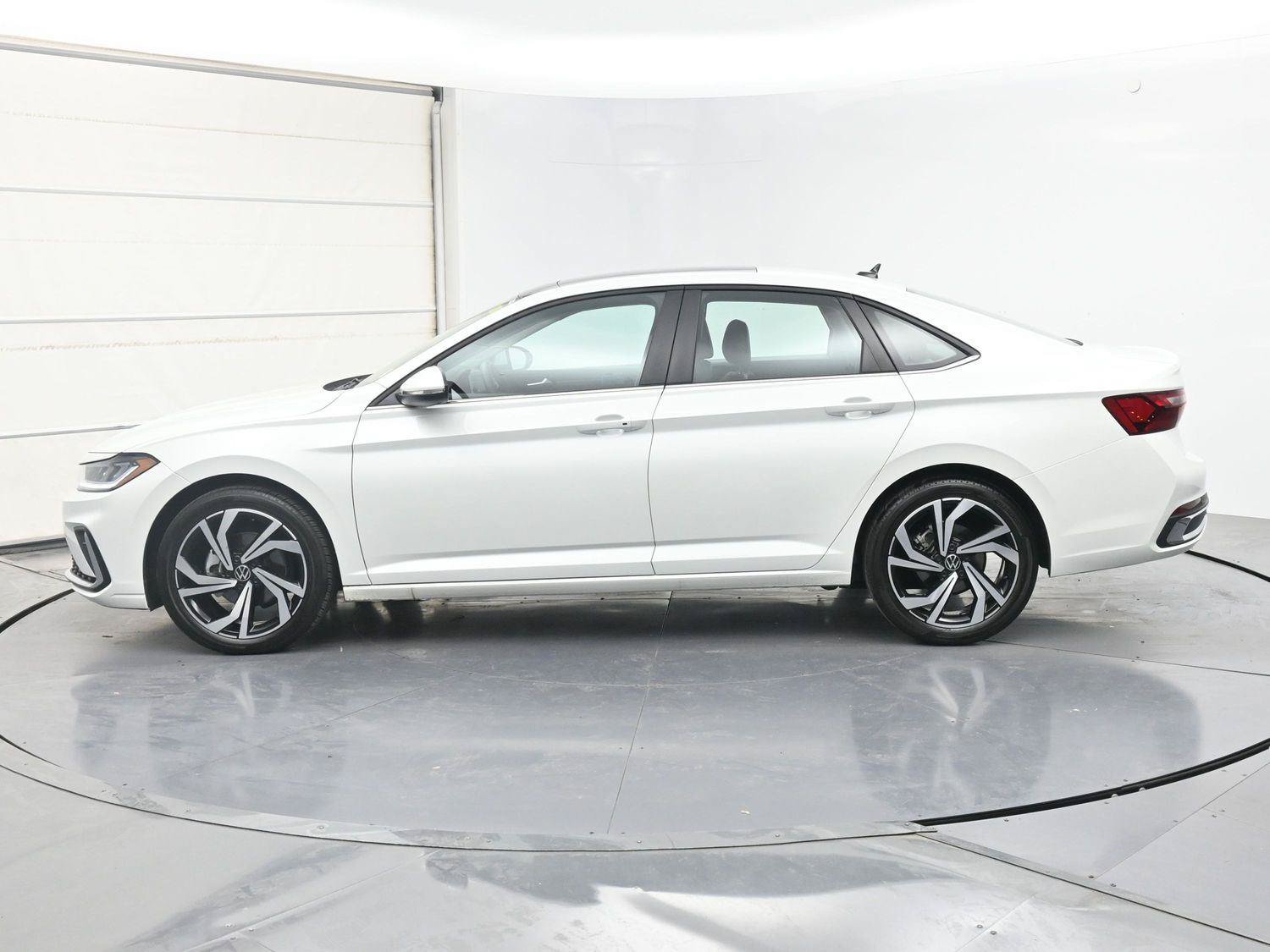 Certified 2026 Volkswagen Jetta SEL FWD image 18