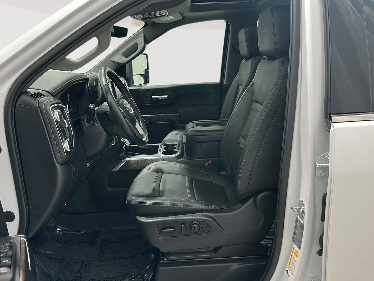 Used 2022 GMC Sierra 3500 Denali w/ Denali Ultimate Package image 28