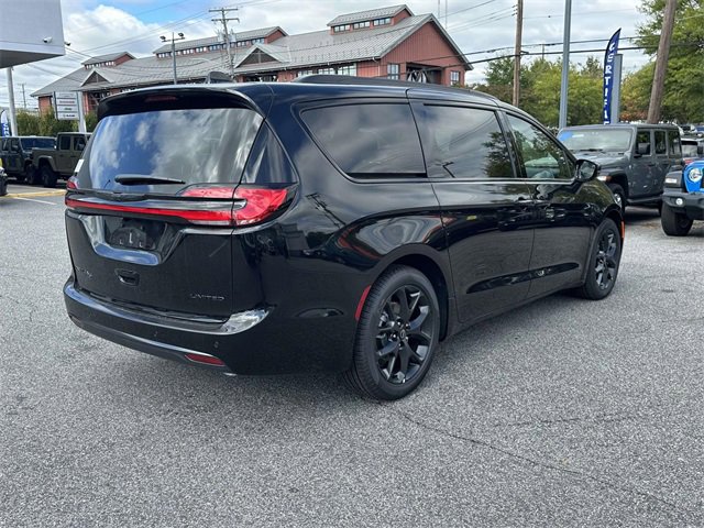 New 2026 Chrysler Pacifica Limited image 30