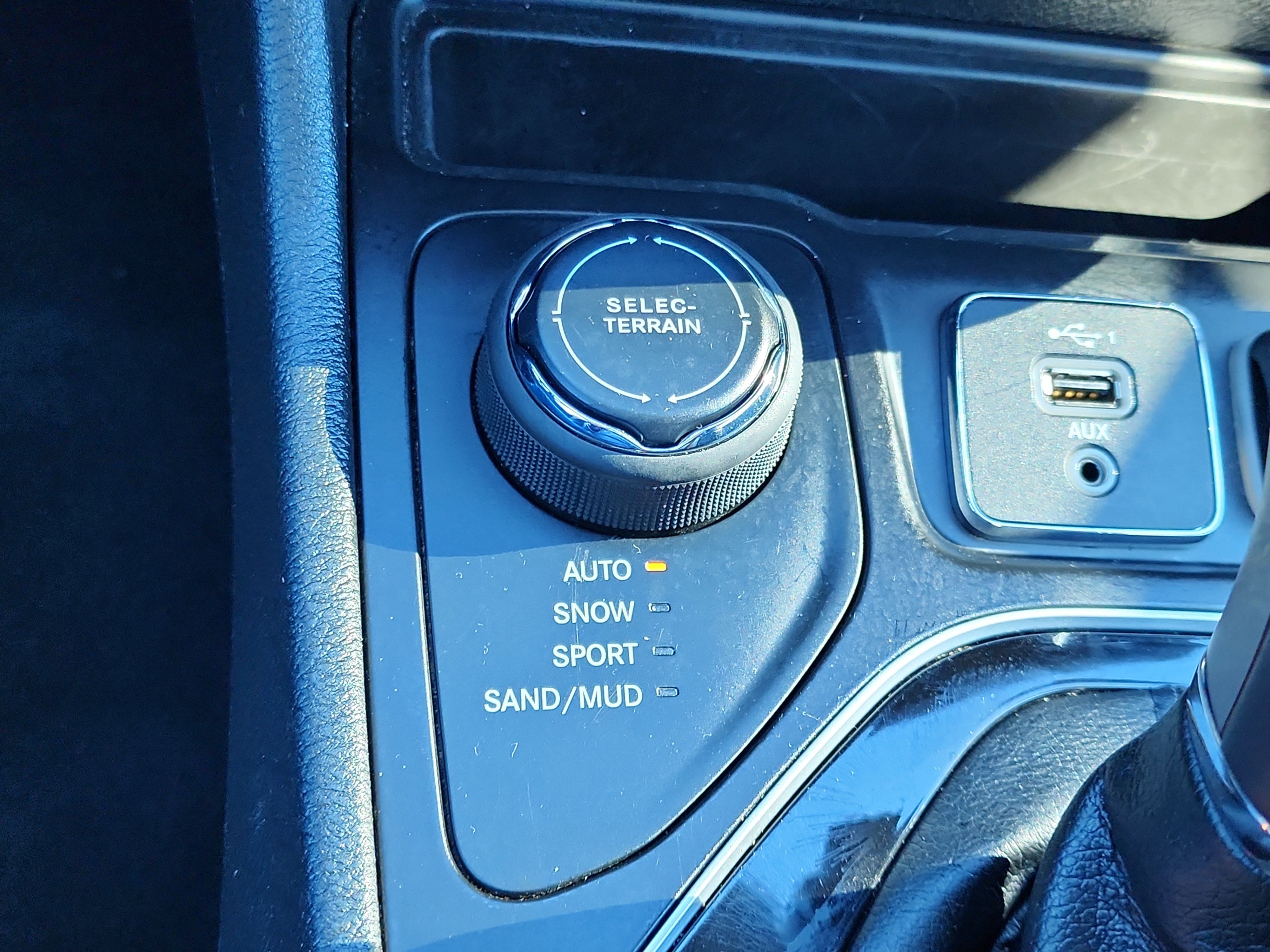 Used 2023 Jeep Cherokee Altitude Lux image 22