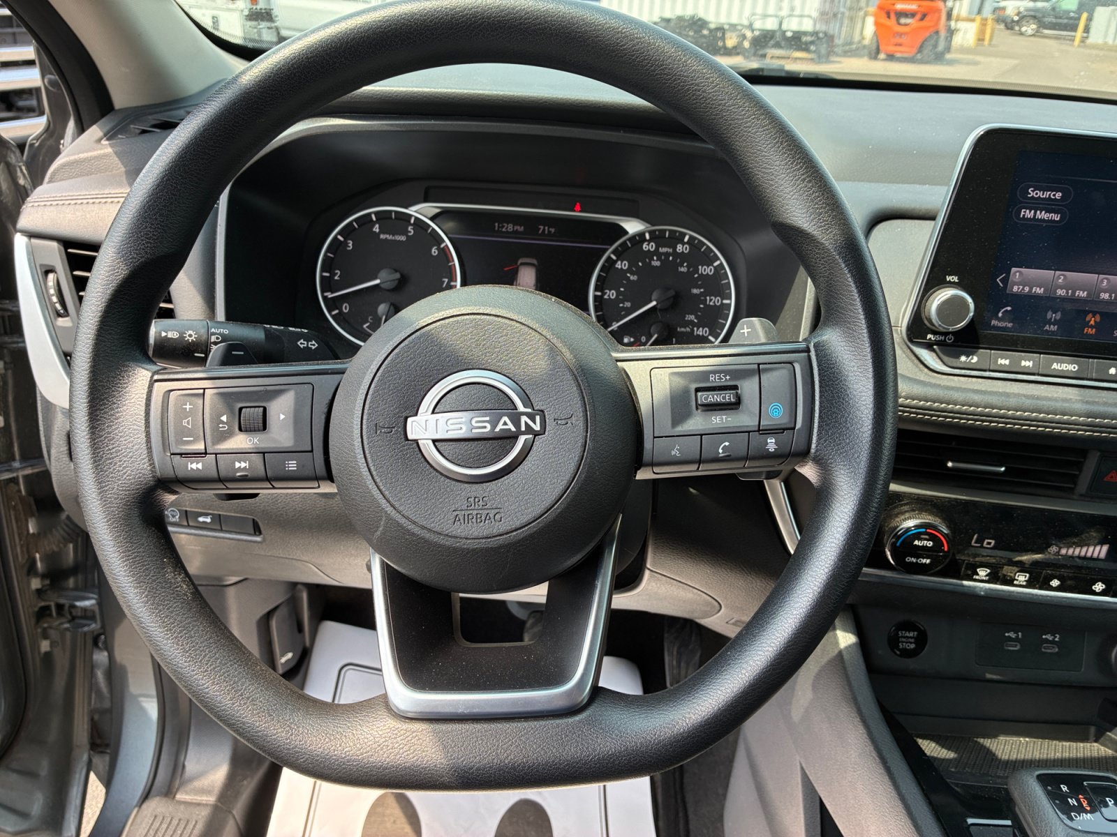Used 2024 Nissan Rogue SV AWD/4WD image 17