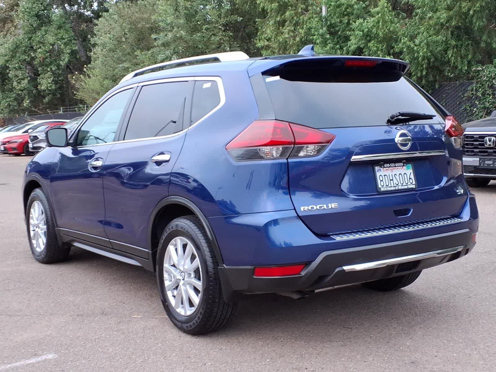 Used 2018 Nissan Rogue SV w/ Sun & Sound Touring Package FWD image 5