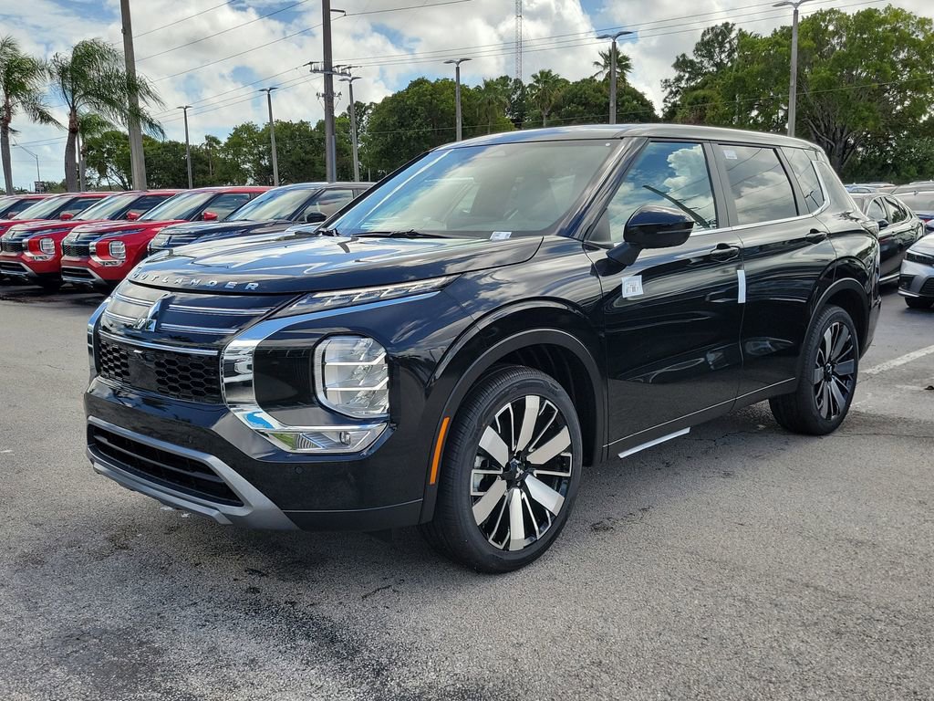 New 2025 Mitsubishi Outlander SE image 2