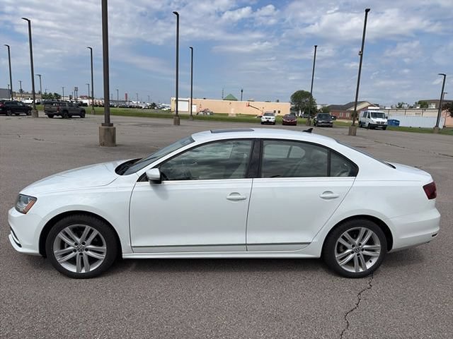 Used 2017 Volkswagen Jetta SEL FWD image 3