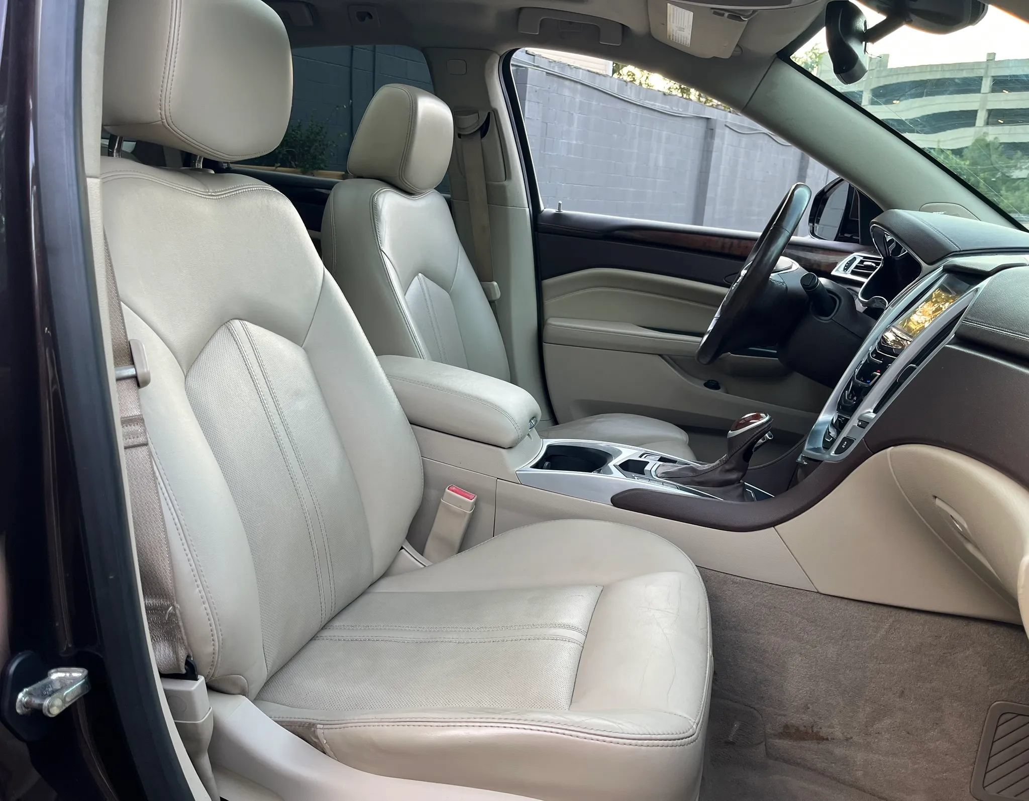 Used 2016 Cadillac SRX Luxury w/ Driver Awareness Package AWD/4WD image 11