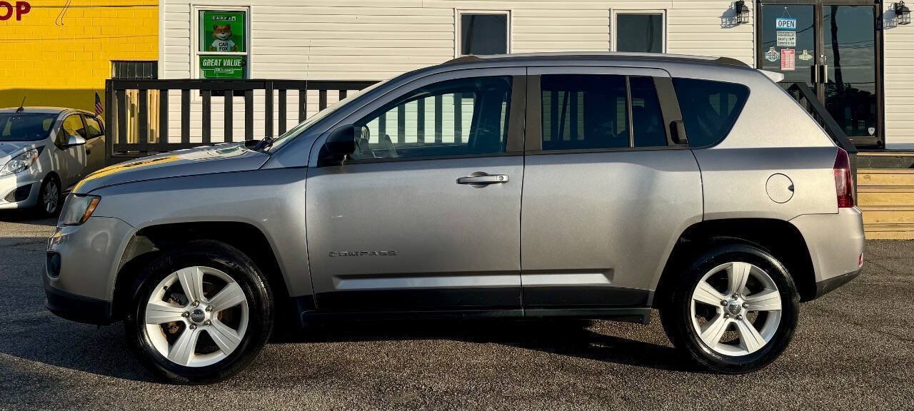 Used 2016 Jeep Compass Sport w/ Power Value Group FWD image 2