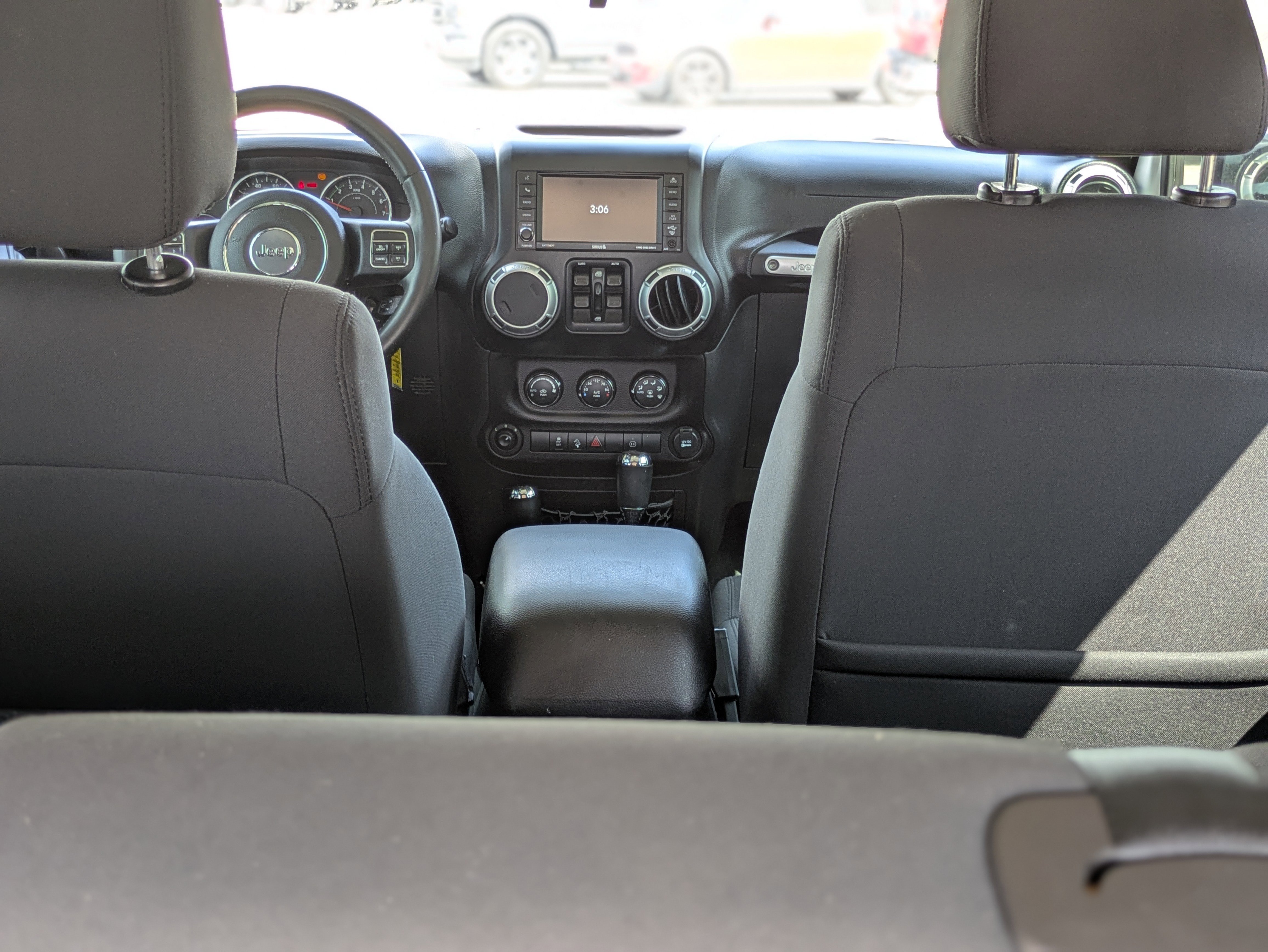 Used 2012 Jeep Wrangler Unlimited Sahara w/ Connectivity Group image 13