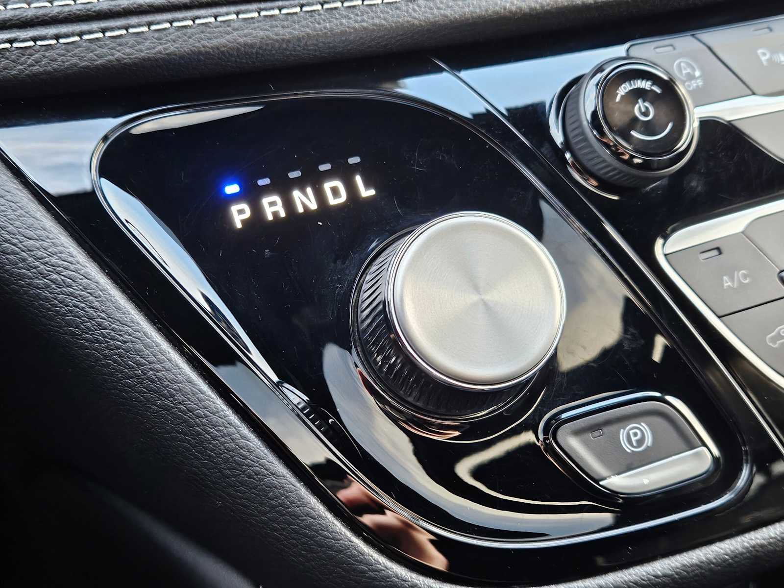 Used 2025 Chrysler Pacifica Limited image 30