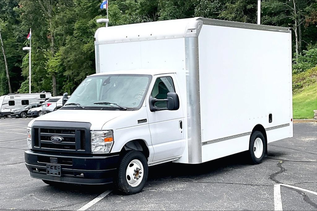 New 2024 Ford E-450 and Econoline 450 Super Duty w/ Driver's Safety Package RWD image 2
