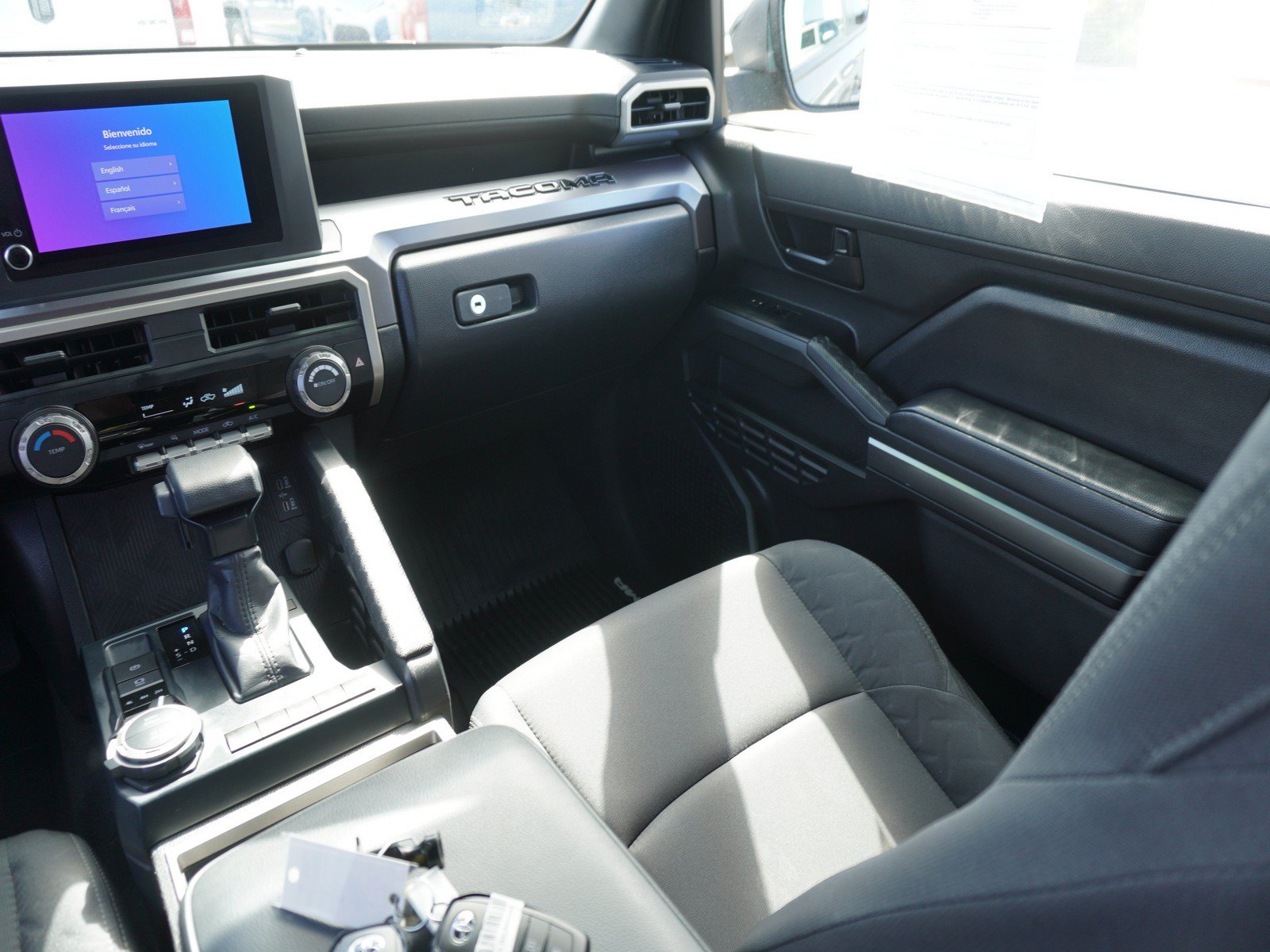 Used 2025 Toyota Tacoma SR5 AWD/4WD image 17