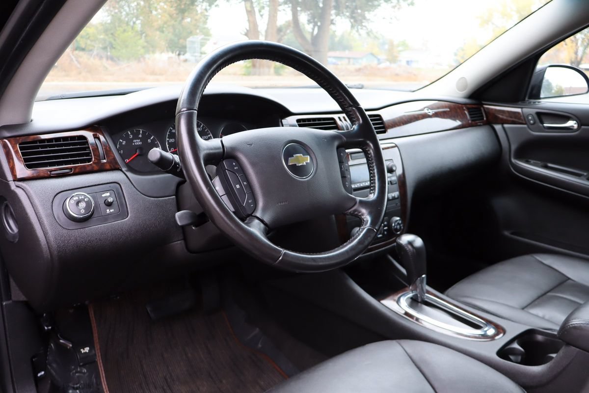 Used 2013 Chevrolet Impala LTZ FWD image 15