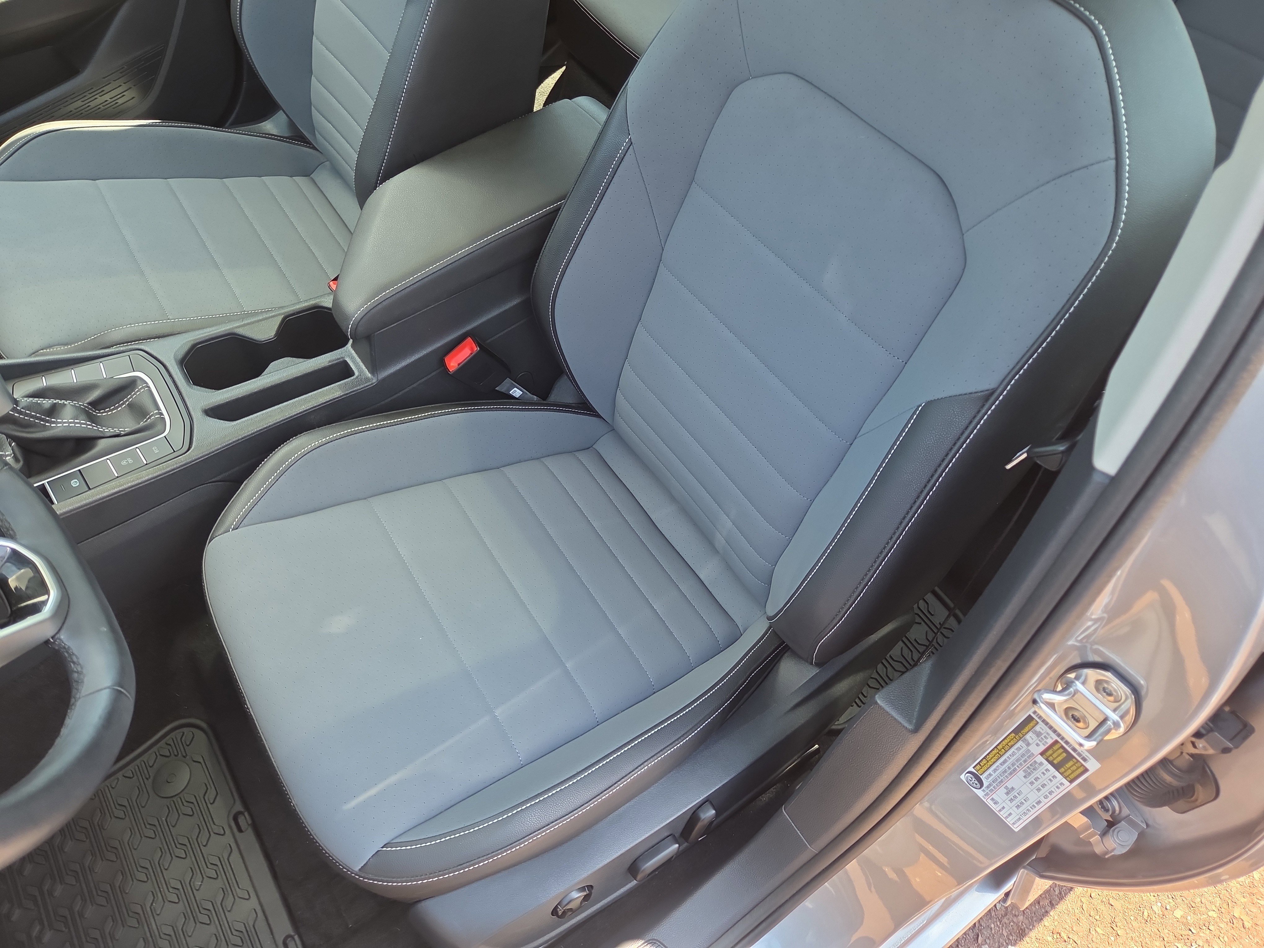 Used 2025 Volkswagen Jetta SE FWD image 13
