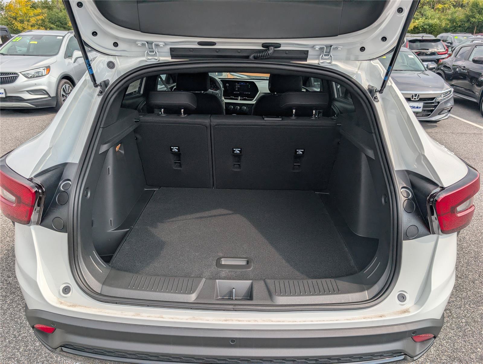 New 2026 Chevrolet Trax RS w/ Sunroof Package FWD image 8