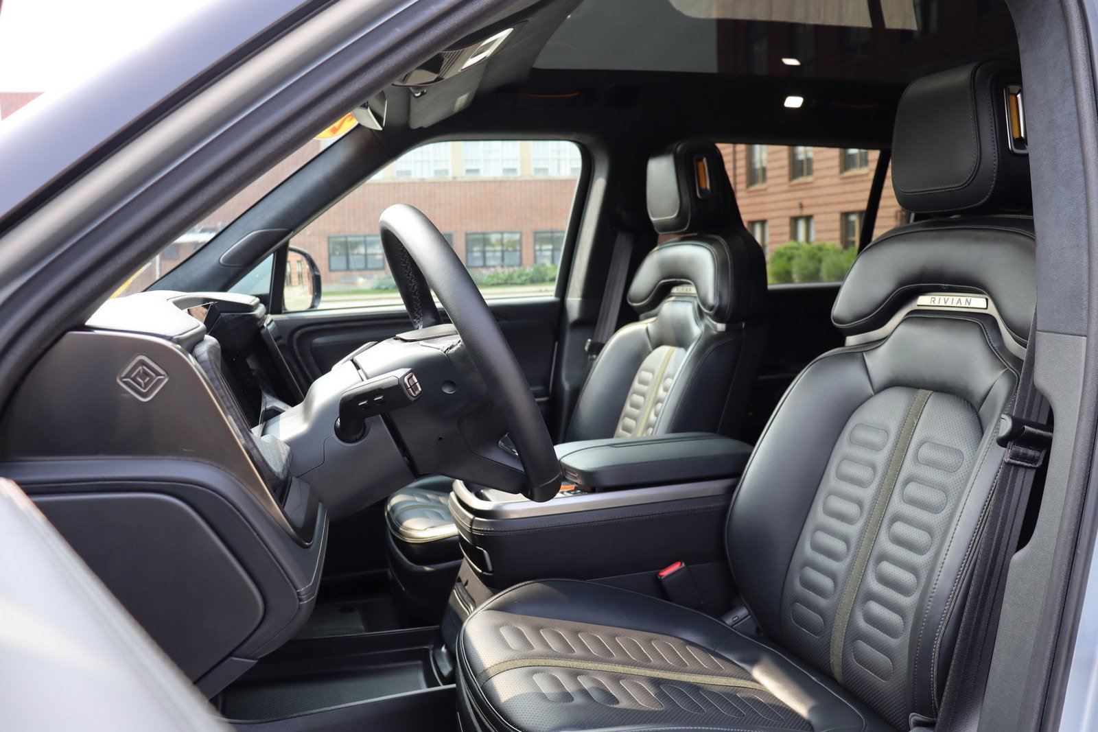 Used 2024 Rivian R1S Adventure Dual AWD/4WD image 12