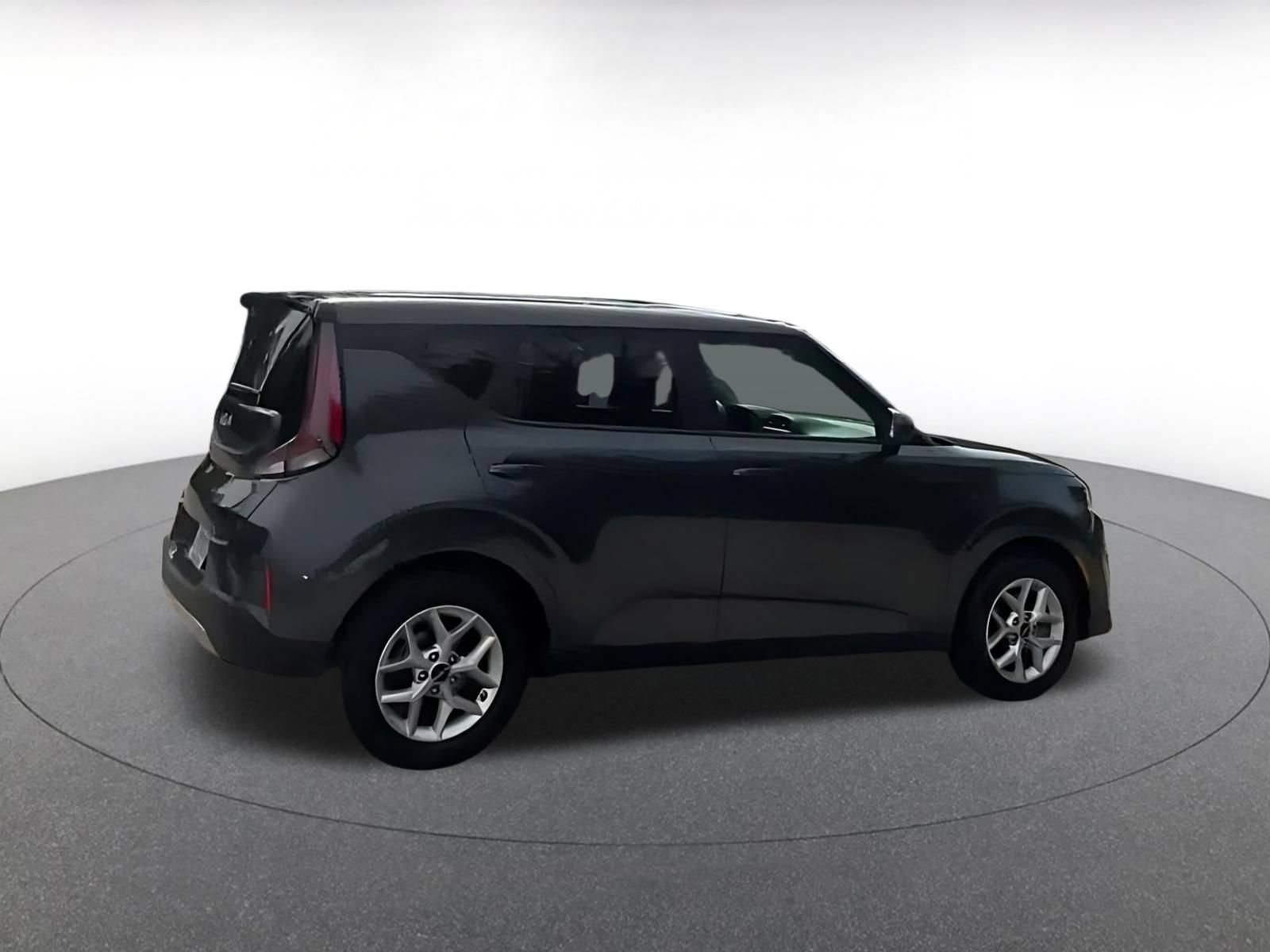 Used 2025 Kia Soul LX w/ LX Technology Package FWD image 13