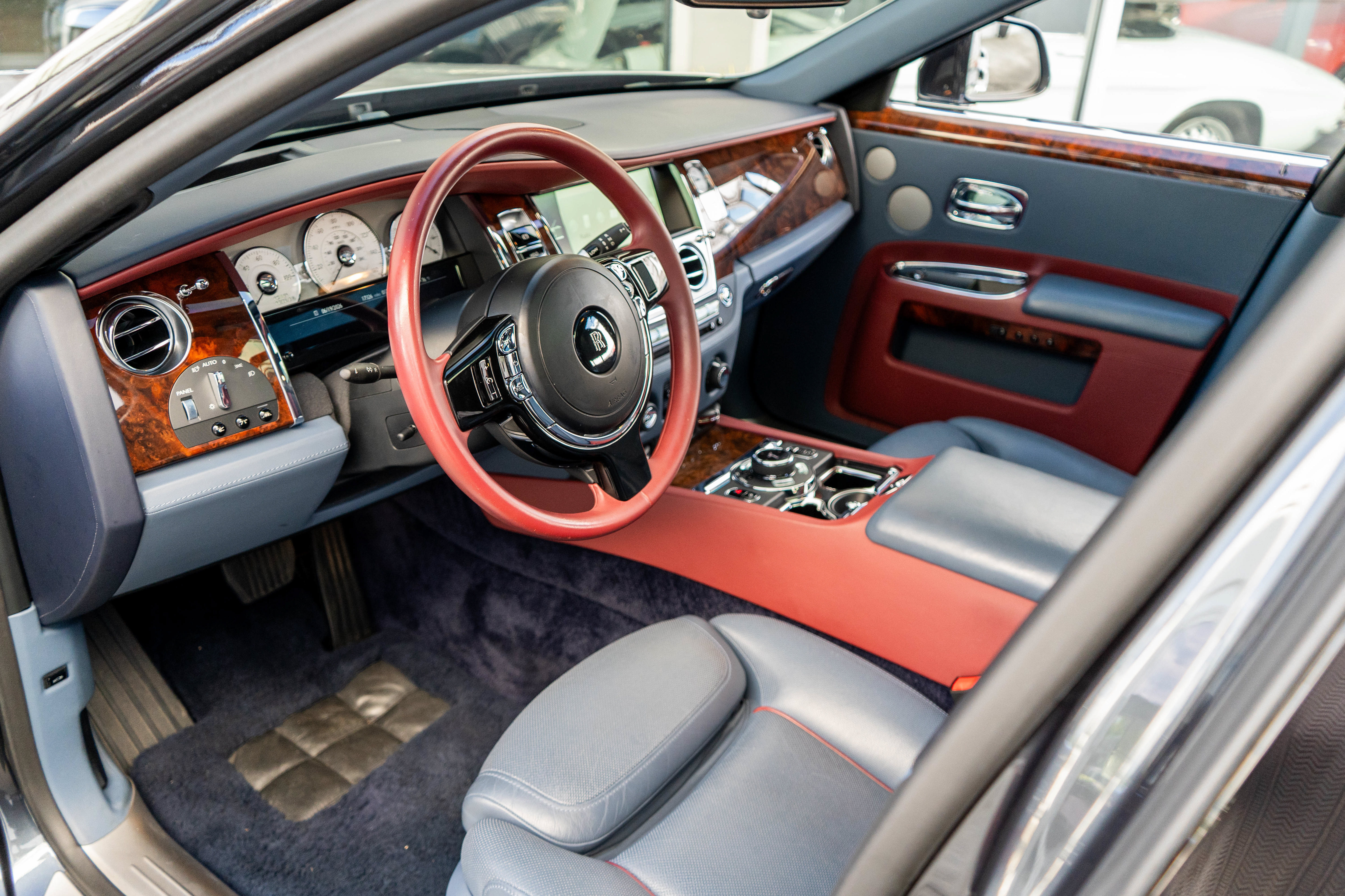 Used 2017 Rolls-Royce Ghost RWD image 8
