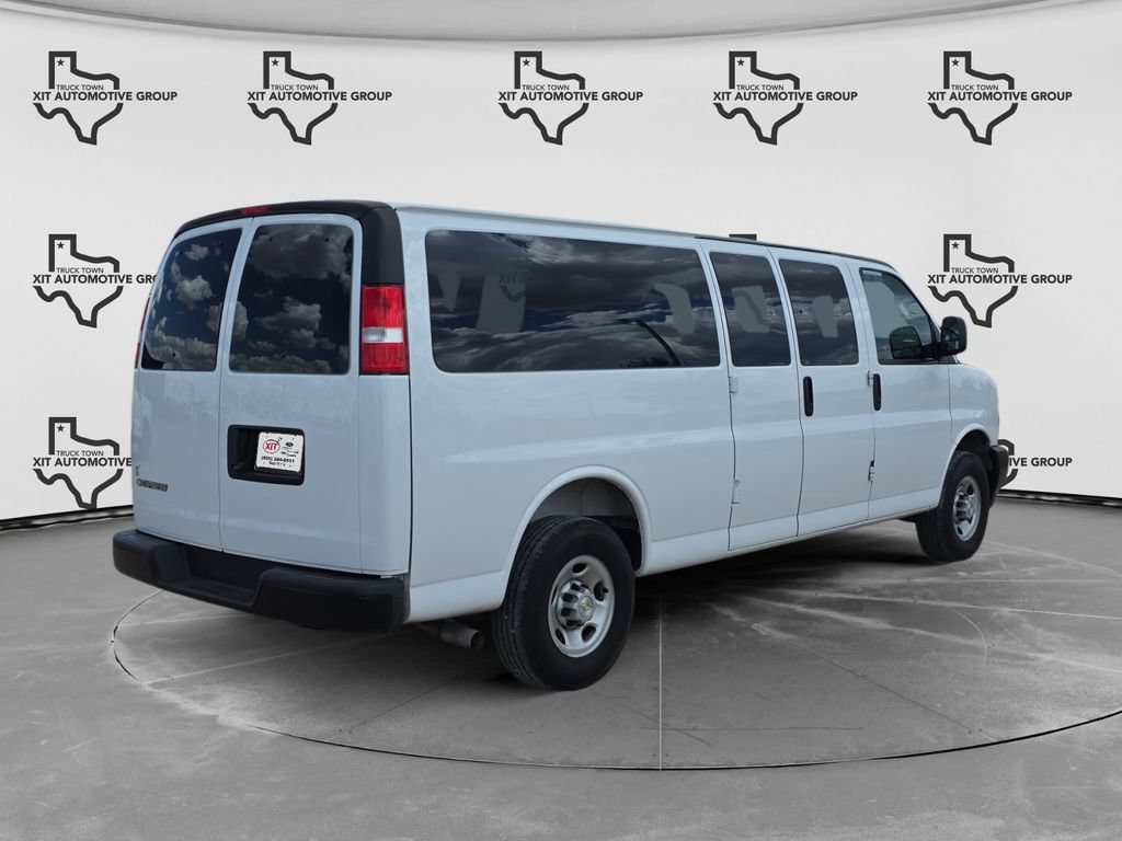 Used 2025 Chevrolet Express 3500 LS RWD image 3