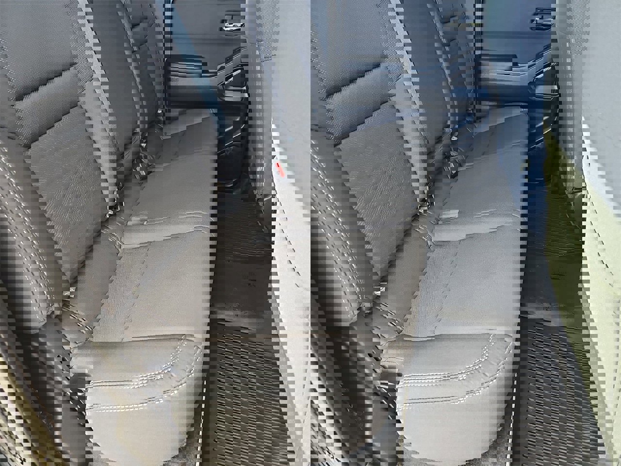 Used 2024 Nissan Frontier SV image 12