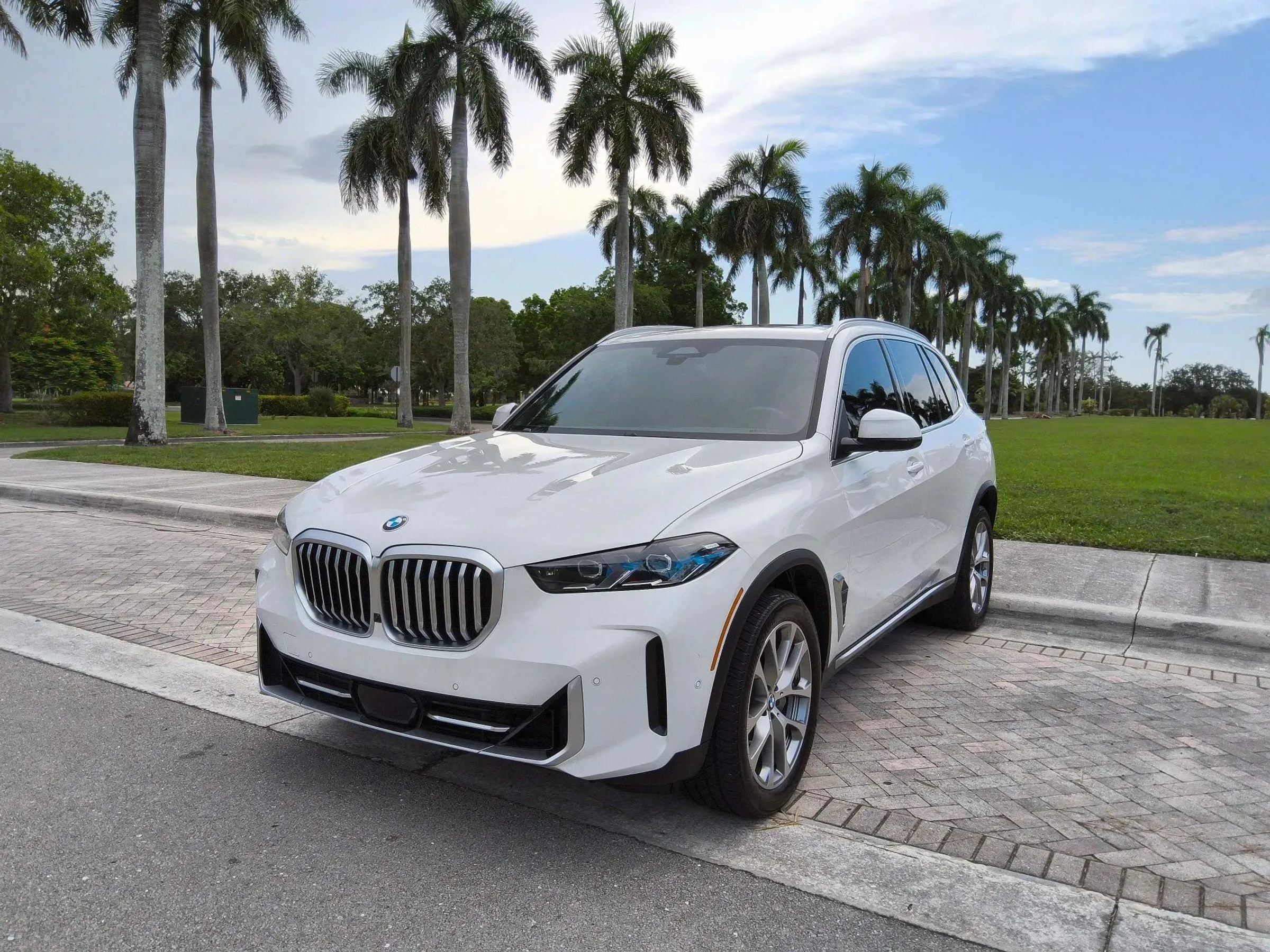 Used 2025 BMW X5 sDrive40i w/ Parking Assistance Package RWD image 3