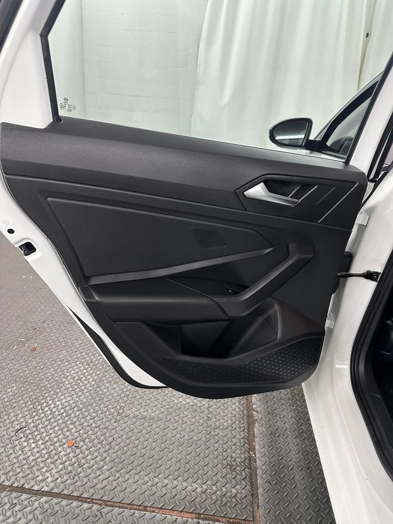 Used 2020 Volkswagen Jetta SE FWD image 25