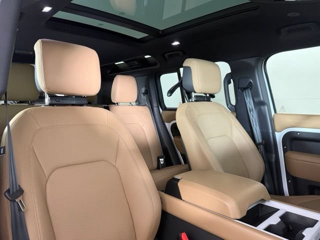 Used 2026 Land Rover Defender 110 X-Dynamic SE AWD/4WD image 32