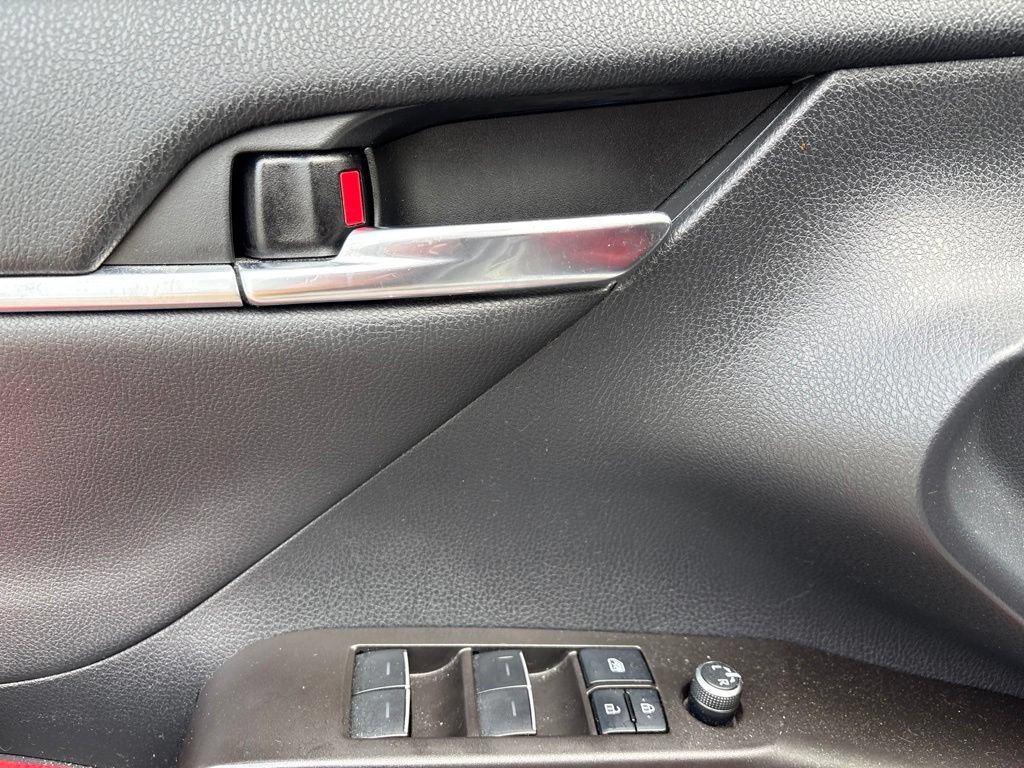 Used 2022 Toyota Camry XSE FWD image 10