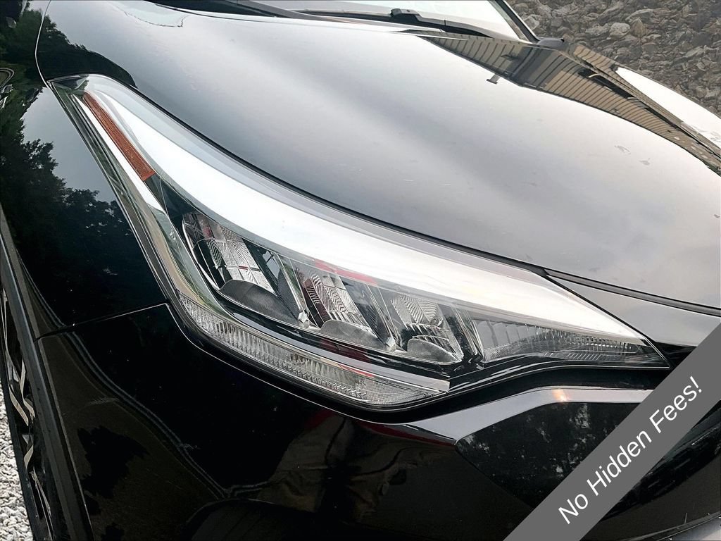 Used 2020 Toyota C-HR XLE FWD image 17